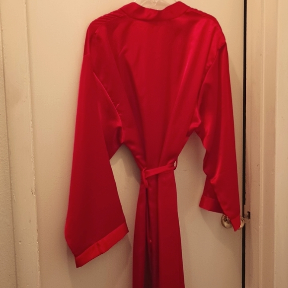 Robe - Picture 7 of 7